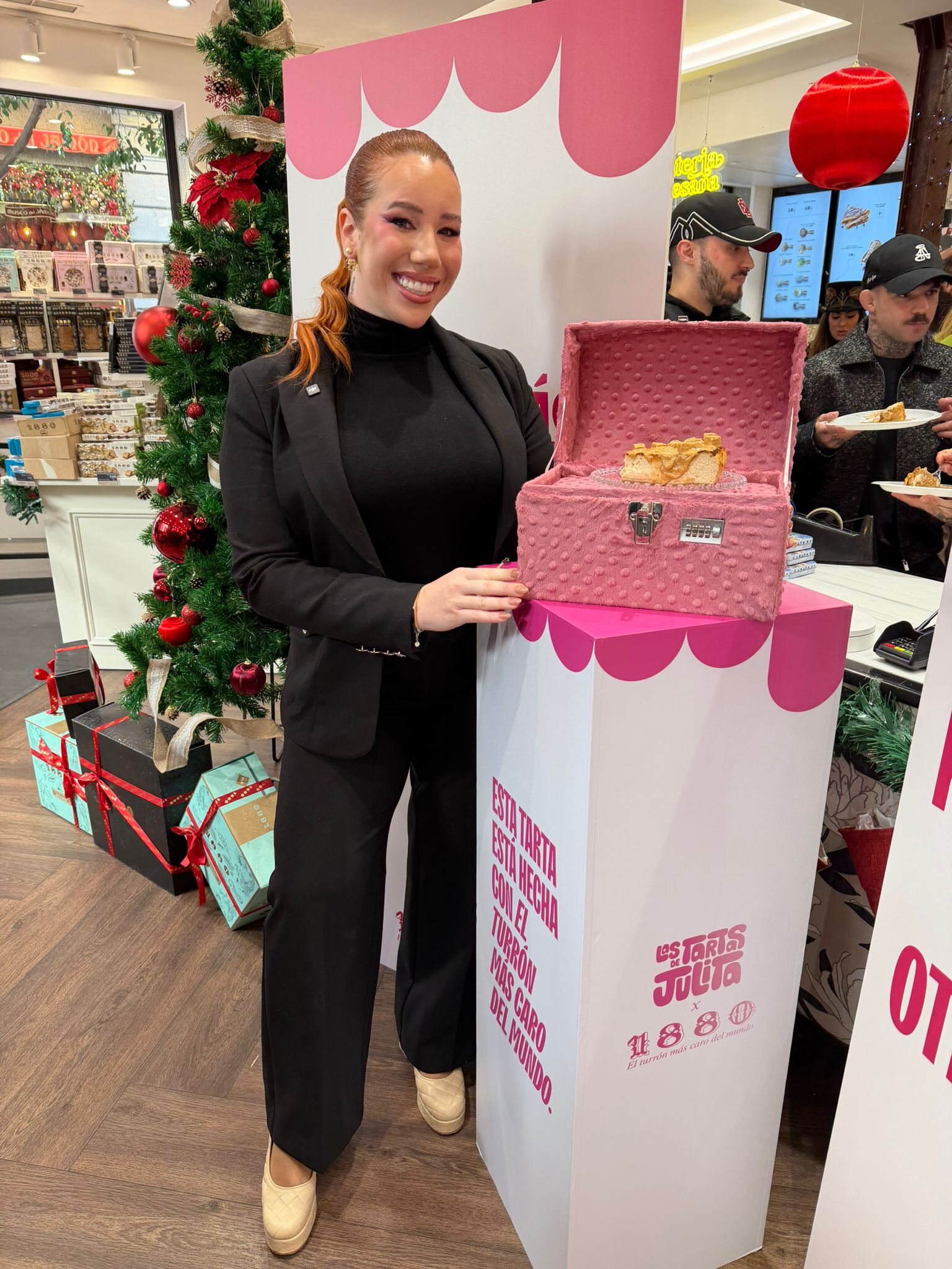 Julia presenta su nueva colaboración con el turrón 1880