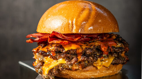Smash burger en casa: el truco de la plancha para que quede como la de los locales de moda