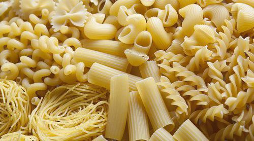 ¿Es saludable comer hidratos de carbono por la noche?