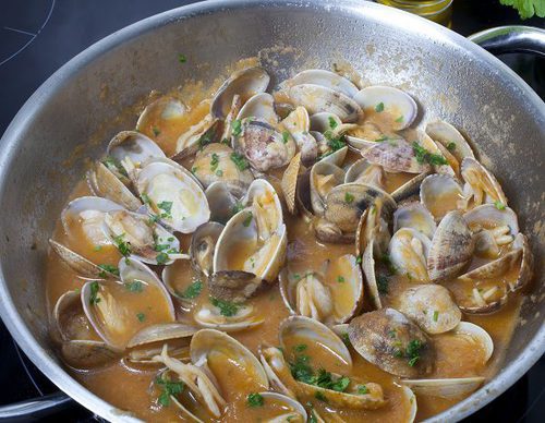 Almejas a la marinera