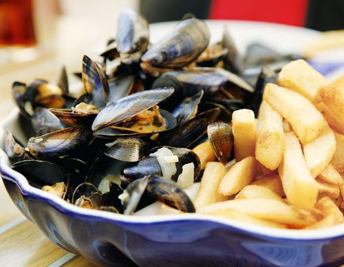 Mejillones con patatas fritas