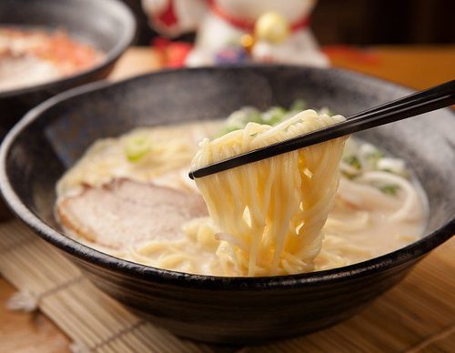 Sopa ramen de pollo