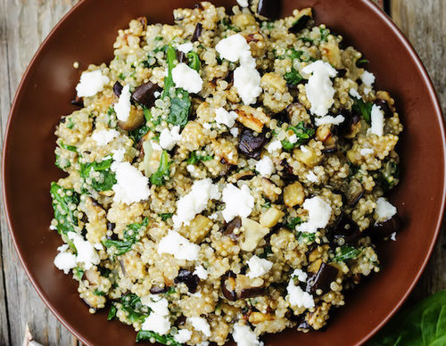 Ensalada de quinoa con espinacas y queso feta