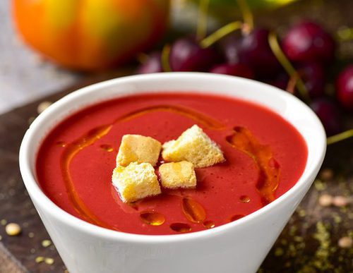 Gazpacho con aceite de cebollino