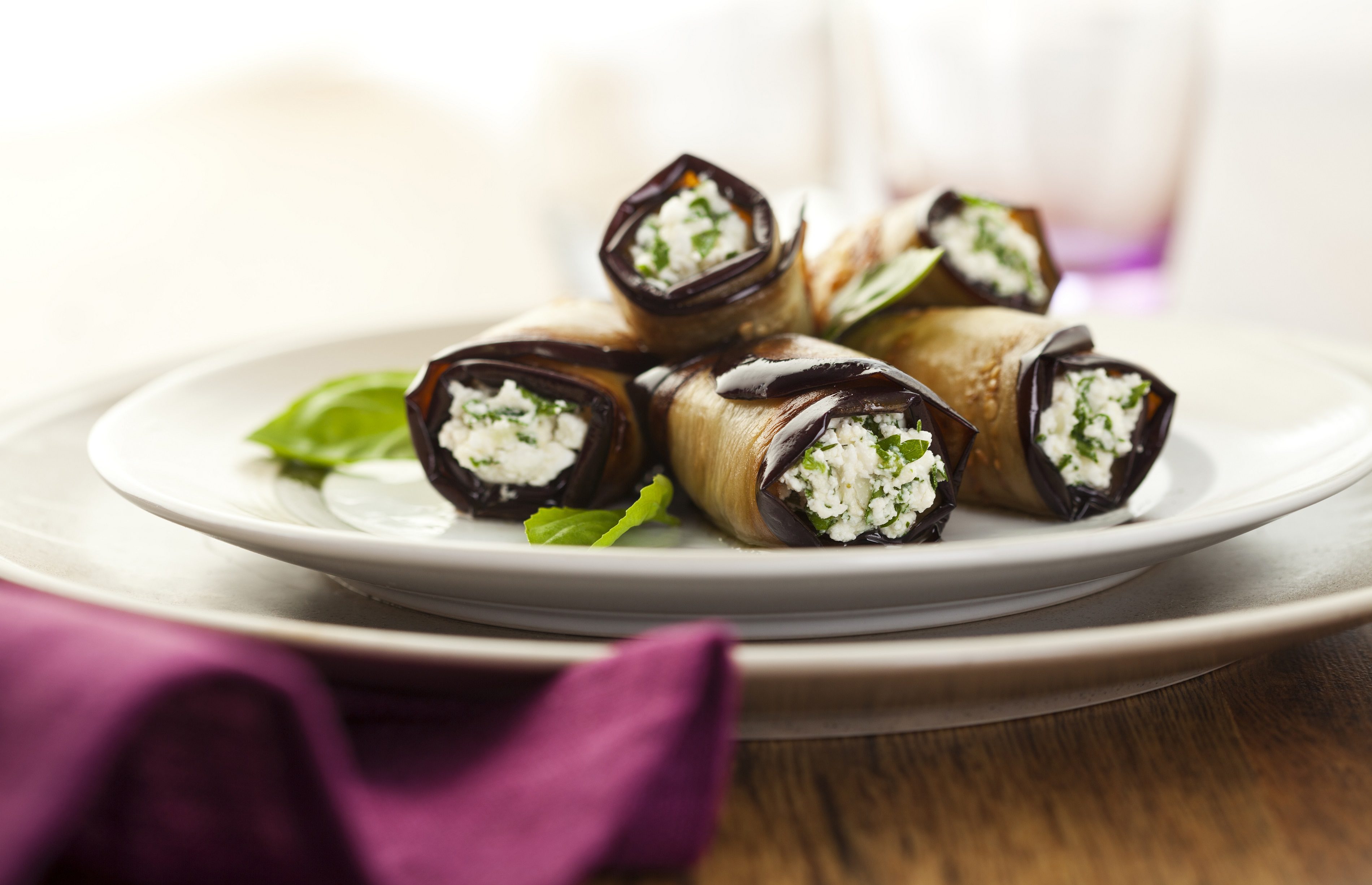 Rollitos de berenjena con ricotta