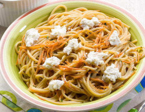 Spaghetti con zanahoria y ricotta