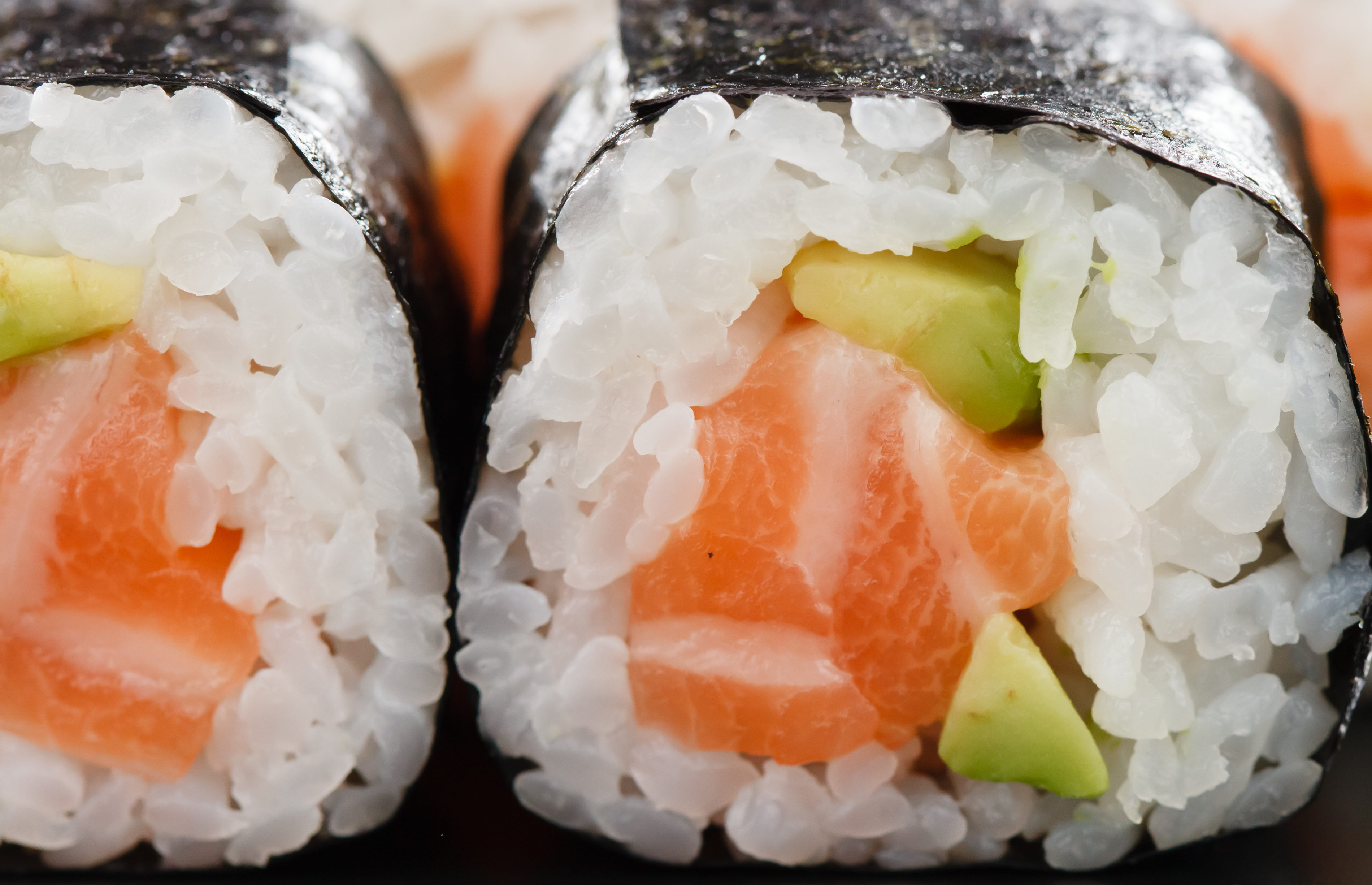 Makis de salmón y aguacate