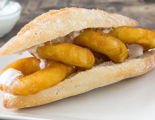 Bocata de calamares con salsa tártara