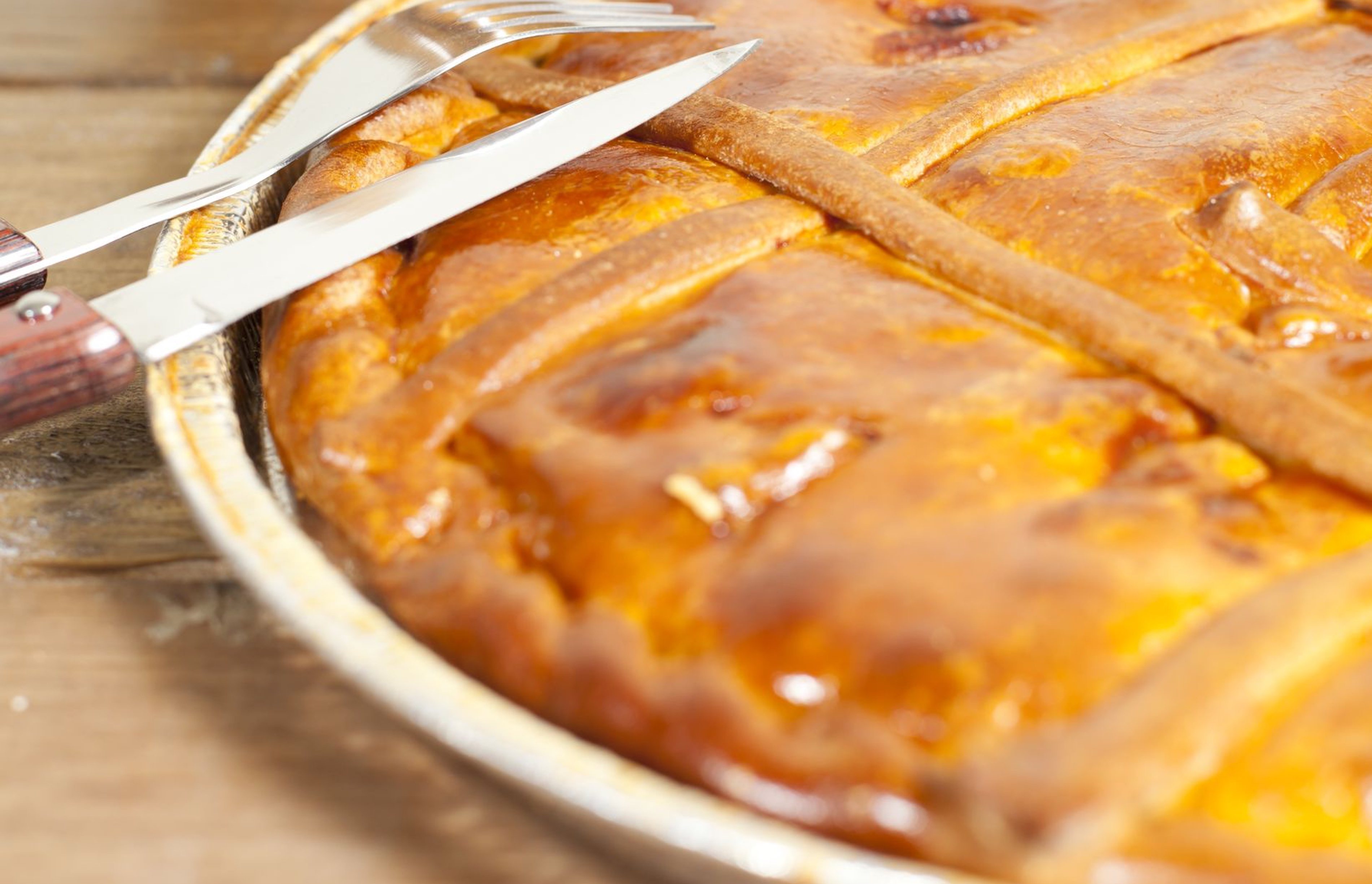 Empanada de atún, huevo y tomate