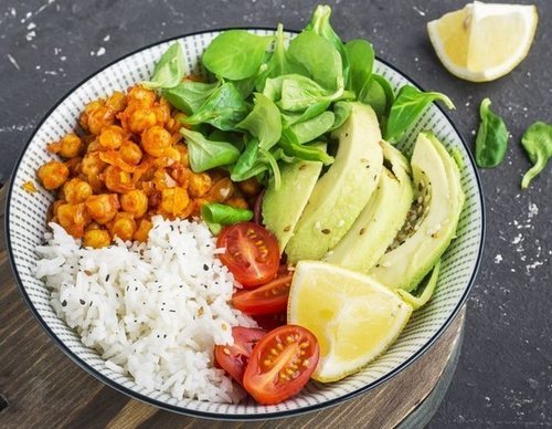 Ensalada de arroz y aguacate
