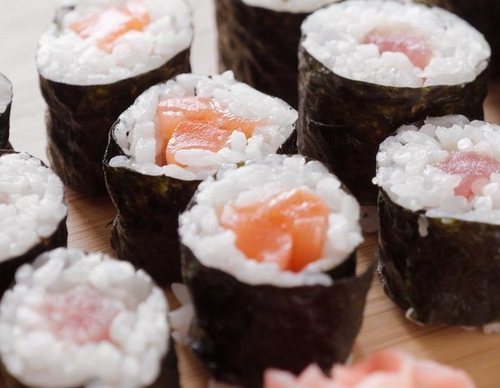 Makis de salmón y pepino