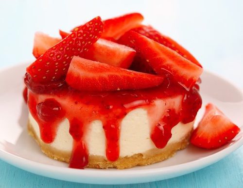 Tarta de queso con mermelada de fresa