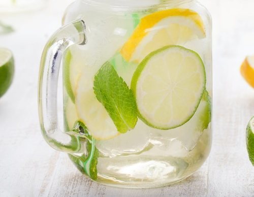 Limonada o agua de limón