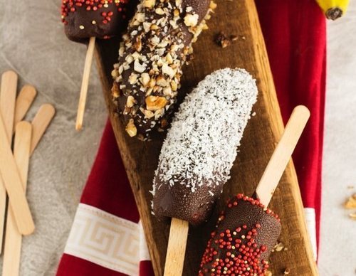 Plátano con chocolate helado