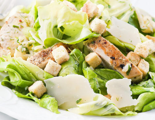 Ensalada César con pollo