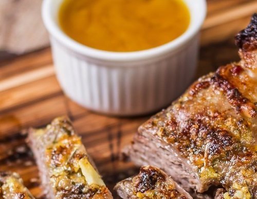 Secreto ibérico con salsa de mostaza
