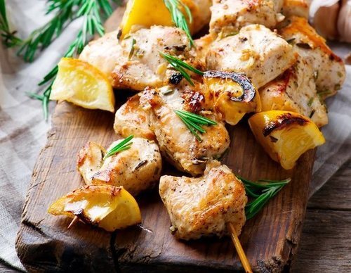 Souvlaki de pollo