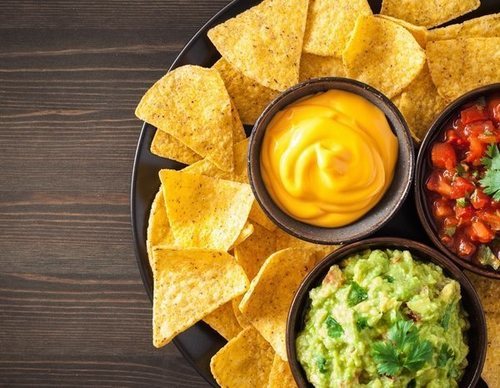 Nachos con salsa de queso