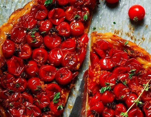 Tarta tatín de tomate y queso de cabra