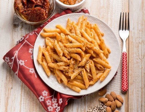 Pasta al pesto rojo