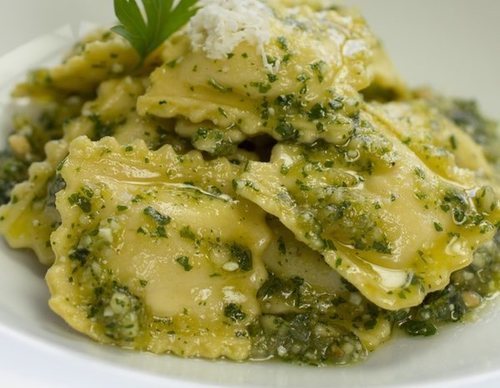 Ravioli relleno de pesto