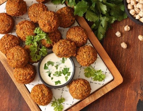 Falafel con salsa de yogur
