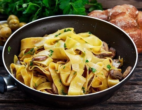 Pappardelle con salsa de champiñones