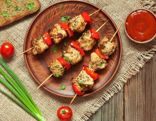 Brochetas de pavo adobado