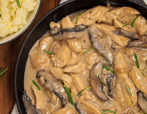 Pollo con crema de champiñones